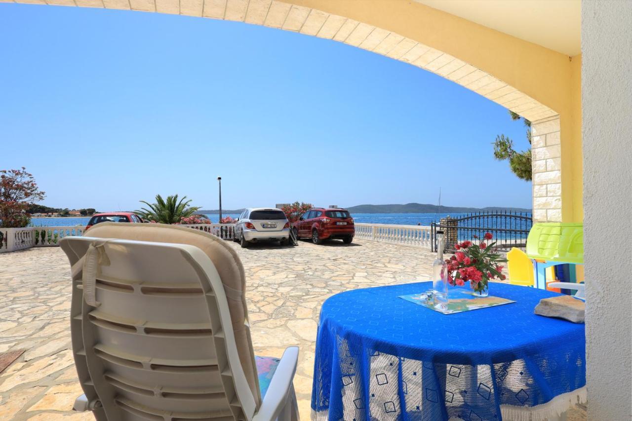 Family Friendly Seaside Apartments Brodarica, Sibenik - 15270 ภายนอก รูปภาพ
